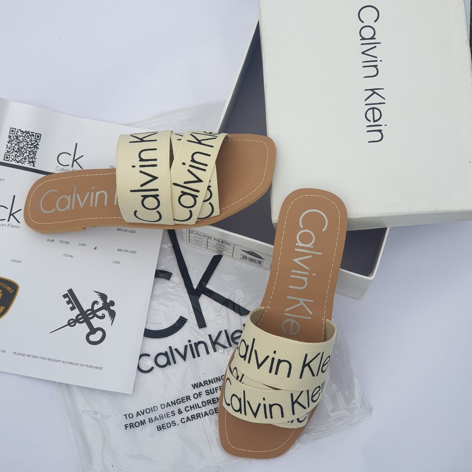 CALVIN KLEIN ‘BAINY’ LOGO SLIDES – BEIGE